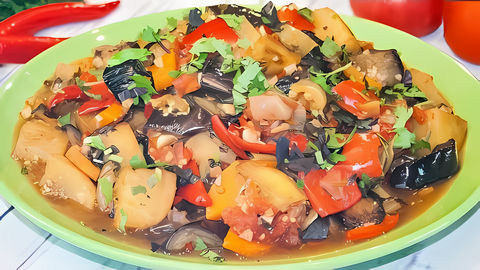 Сегодня приготовим Аджапсандал - знаменитое овощное блюдо, популярное в республиках Закавказья. Рецептов его... 