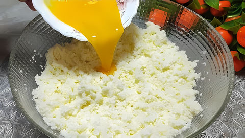 Ингредиенты 400гр творога 1 яйцо 3 стл растительного масла 3 стл кефира 0. 5 чл пищевой соды 2 ст муки (объём стакана... 