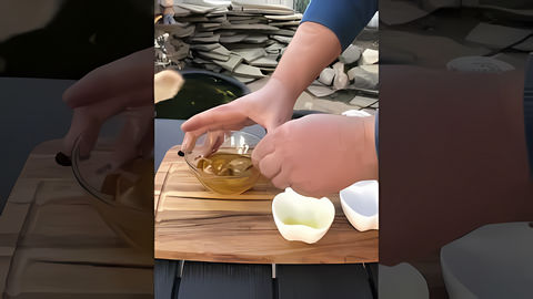 Видео: Как приготовить медово горчичный соус к мясу и к рыбе за 1 минуту