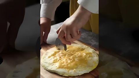 Быстрый завтрак. Лаваш с сыром и яйцом Ингредиенты: тортилья (круглая) - 2 шт яйцо - 2 шт сыр - 40 гр соль по вкусу... 
