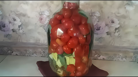 На 3х литровую банку помидоры 100 г сахара 100 г уксуса 1. 5 ст. л соли 3 таб. аспирина холодная вода 1 ст. л горчичный... 